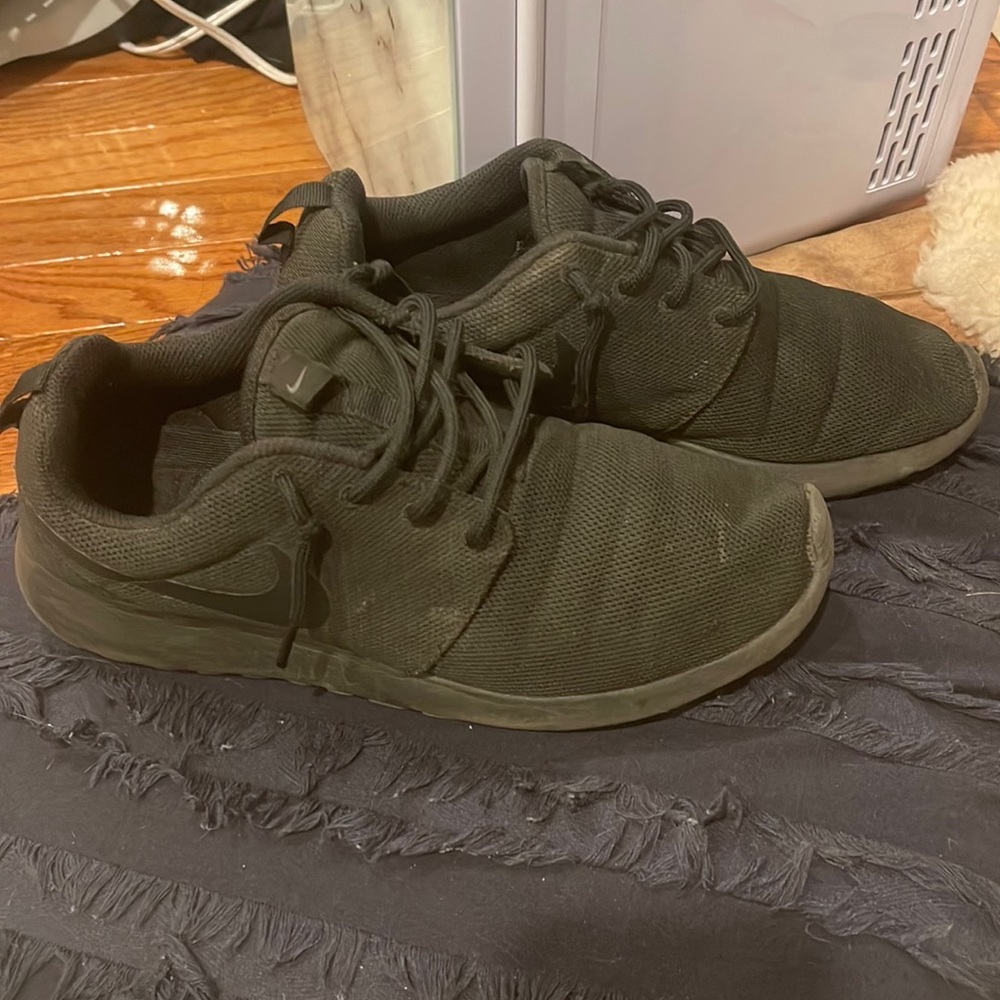 All black nike roshes. Like new.